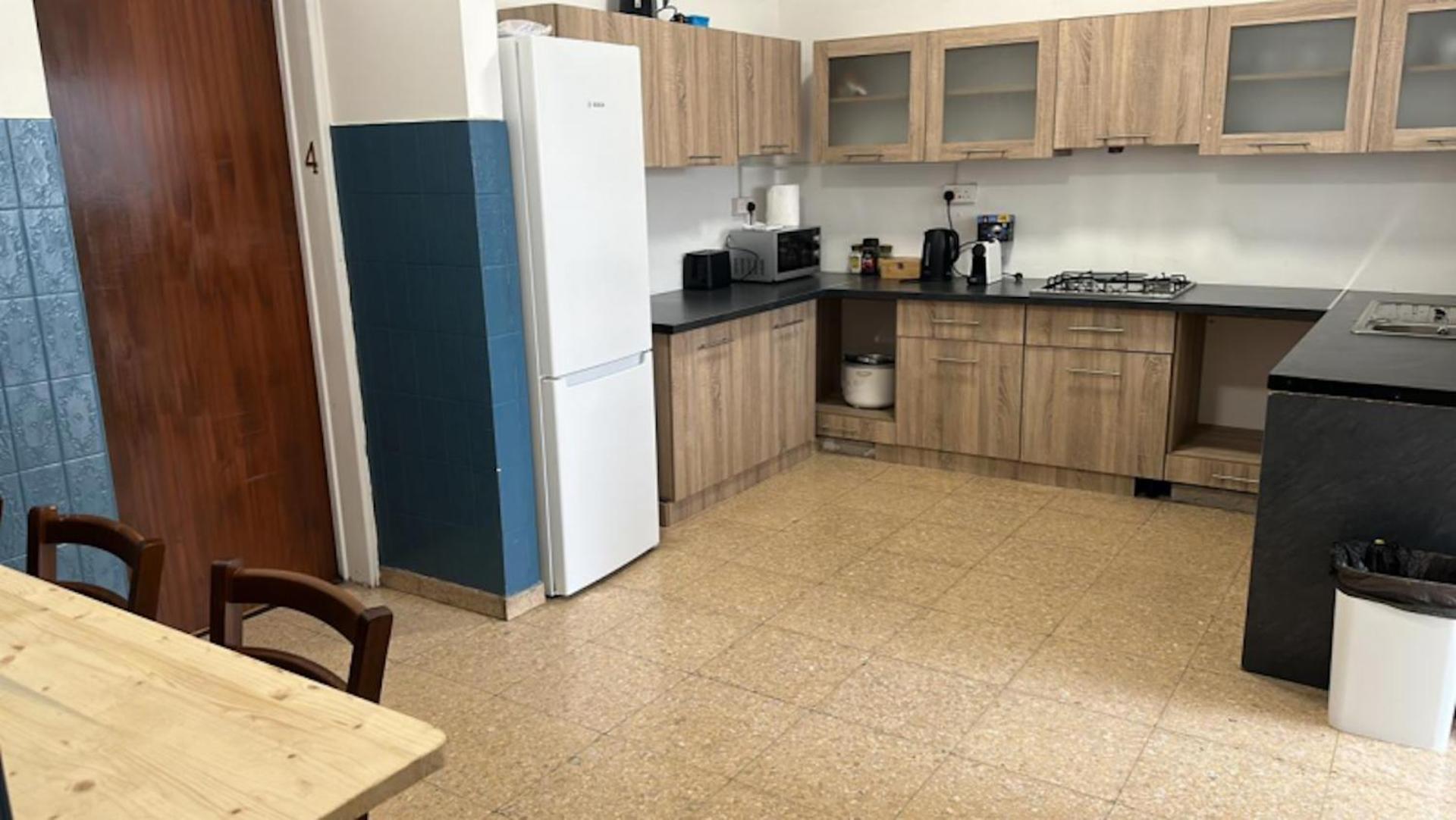 Unique City Hostel 100 Meters From Beach Larnaca Buitenkant foto