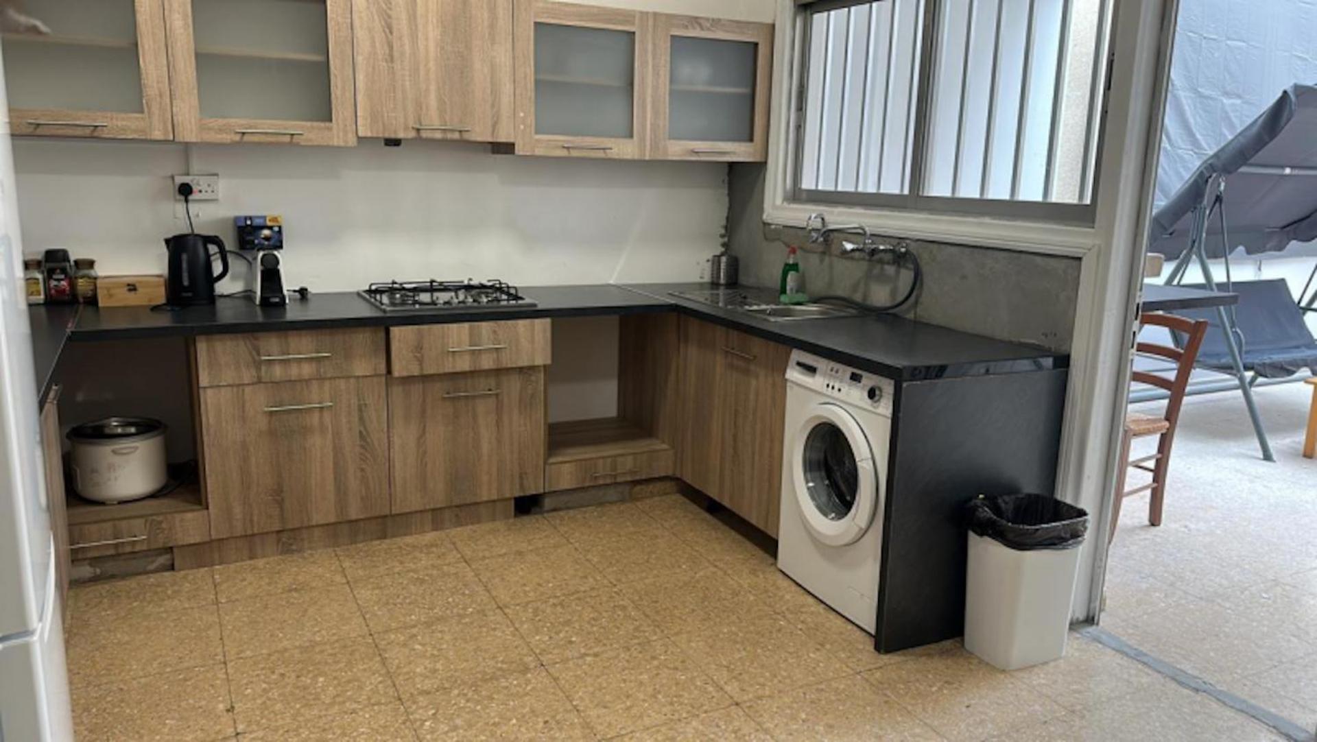 Unique City Hostel 100 Meters From Beach Larnaca Buitenkant foto
